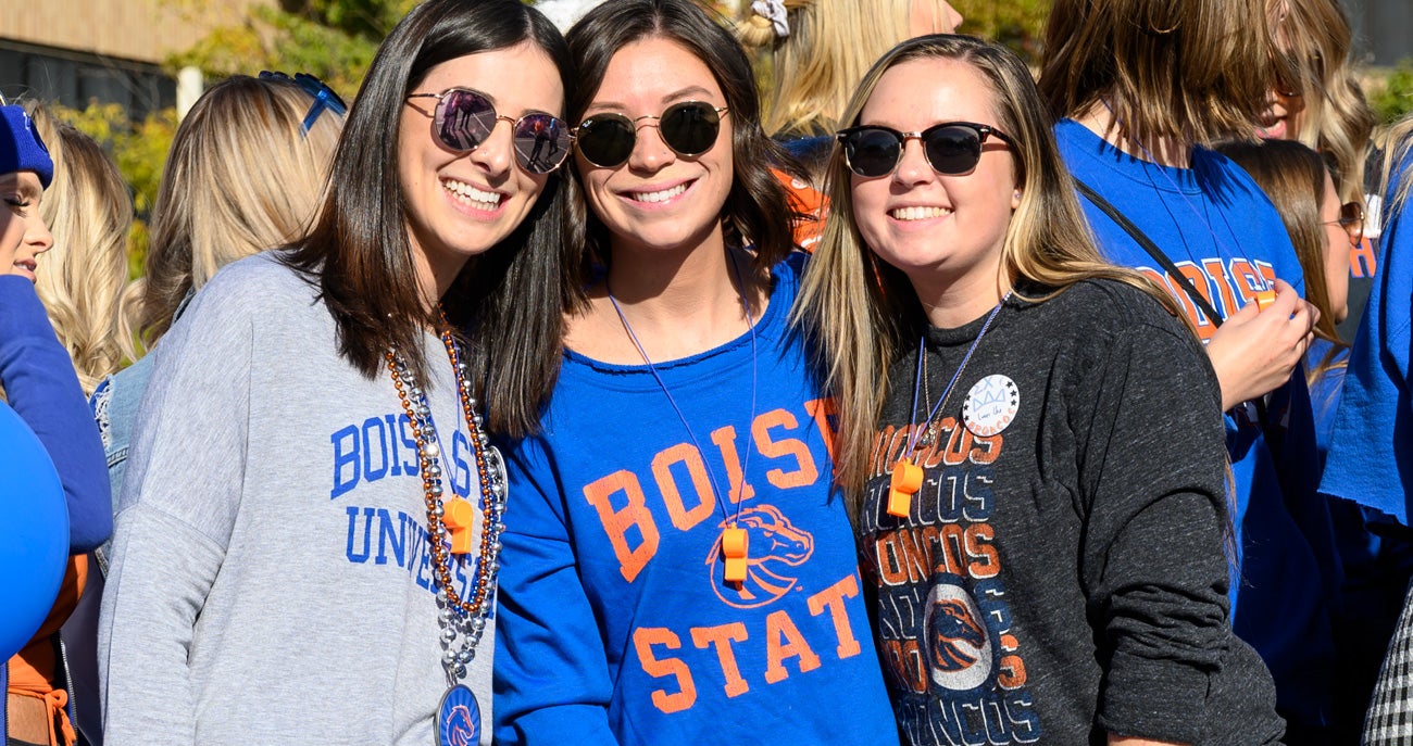 Boise state alumni at a tailgate