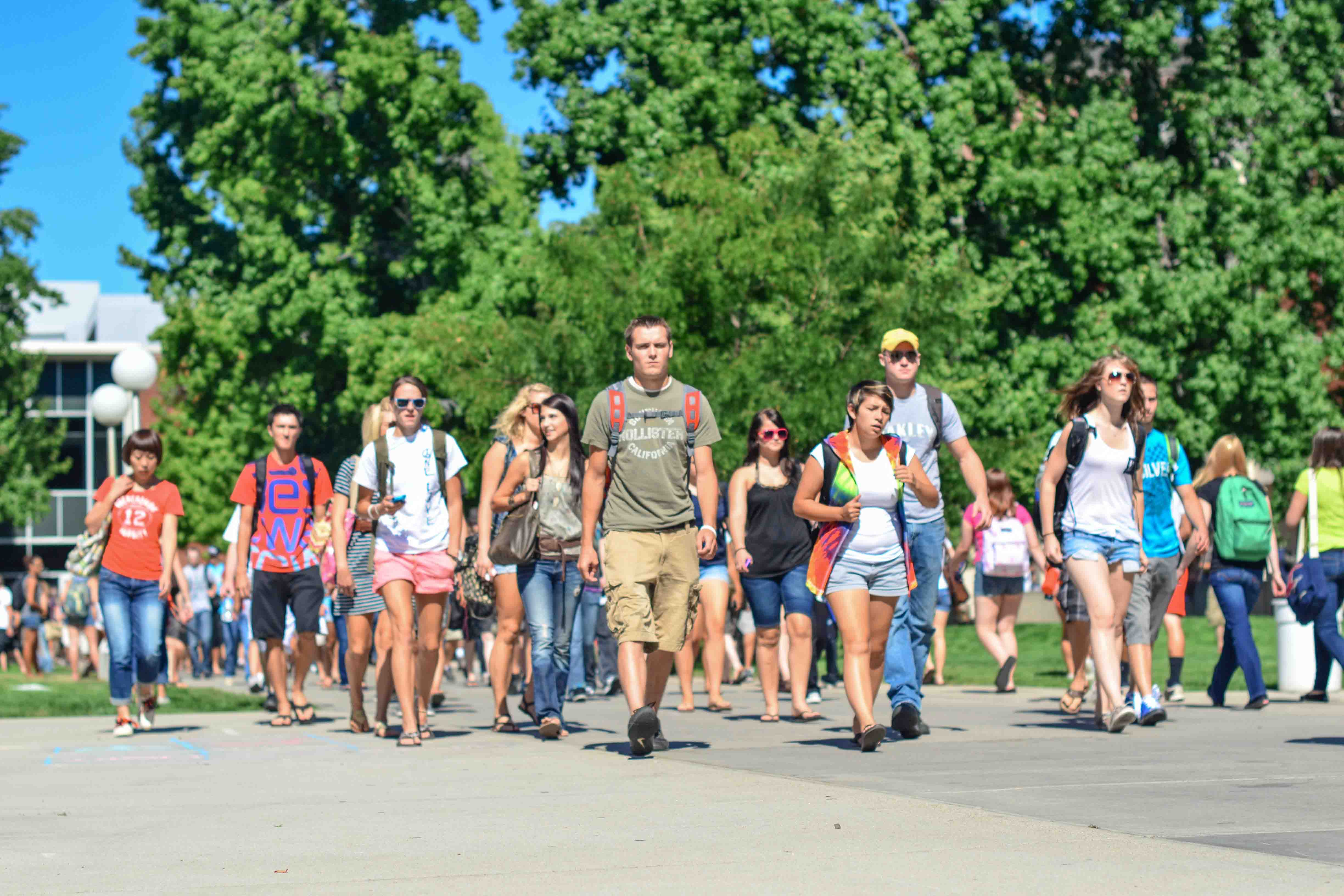 Large group of students walking into the quad in between classes