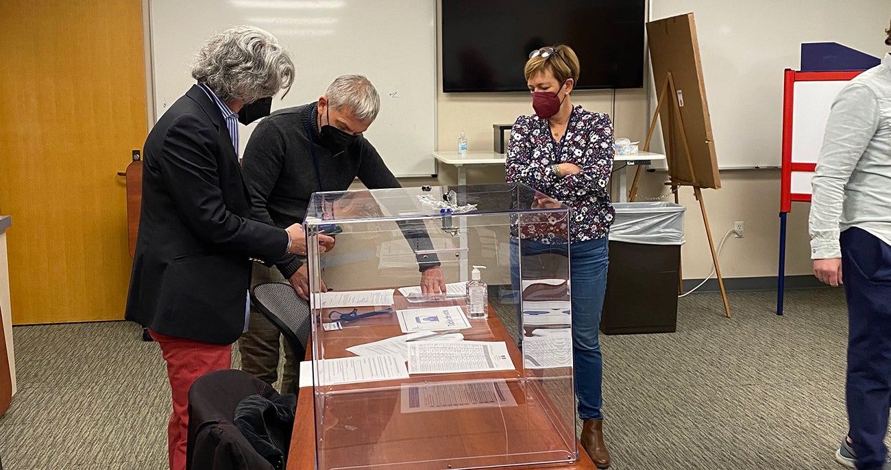 French citizens voting in the first round of the French presidential election on April 10, 2022 in Salt Lake City. Photo by Hortense Saget.