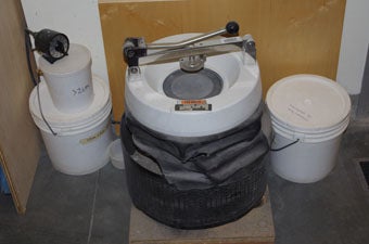 spex shatterbox with alumina ceramic and tungsten carbide mills.