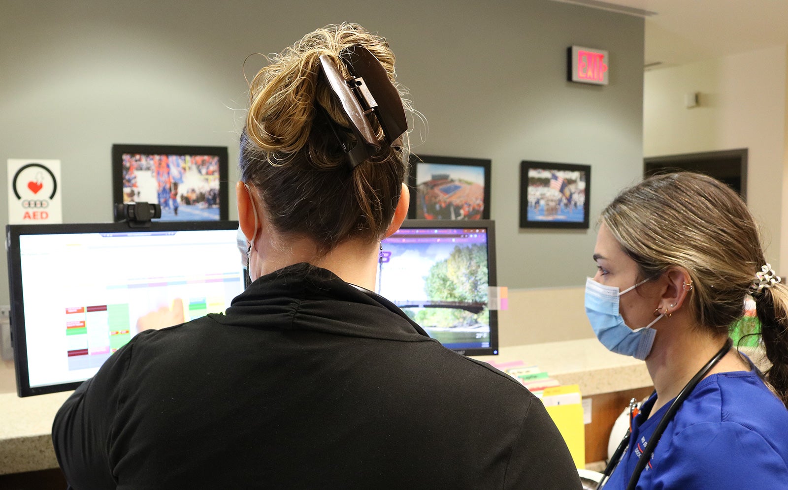 Rochelle Wolfe, MD discusses patient with nursing student Natalie Cacchillo at Health Services nurses’ station