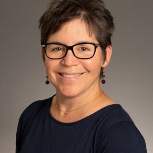 Photo portrait of Shelley Lucas