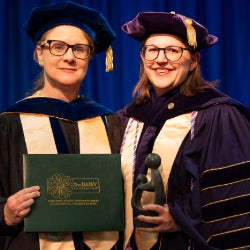 Sarah Llewellyn recieves her DAISY award from DAISY committee chair Lynn Nichols