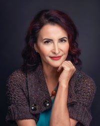 Elizabeth Kahn