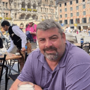 Chochrek sitting in a European plaza
