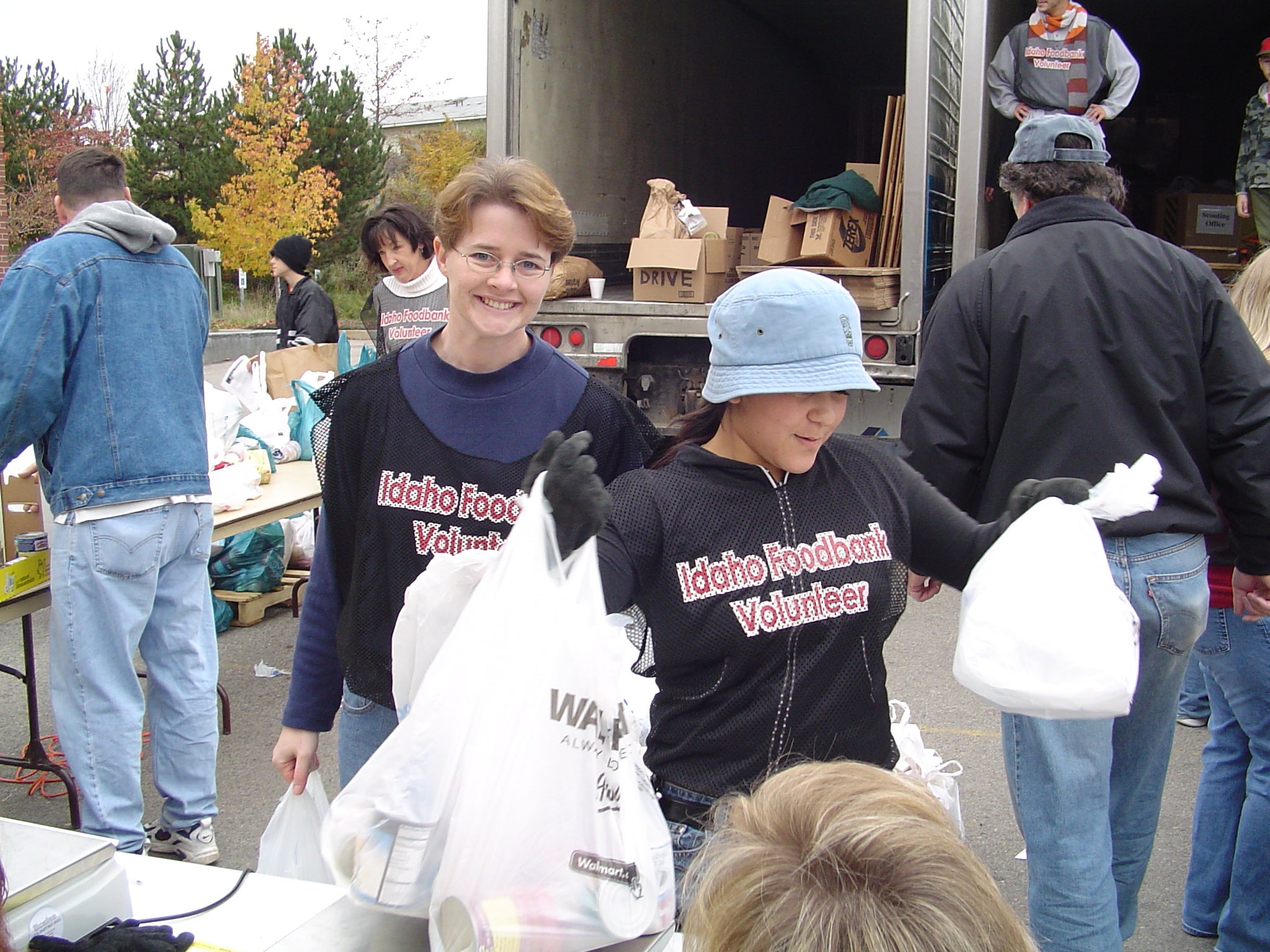 Students volunteer with Idaho Food Bank