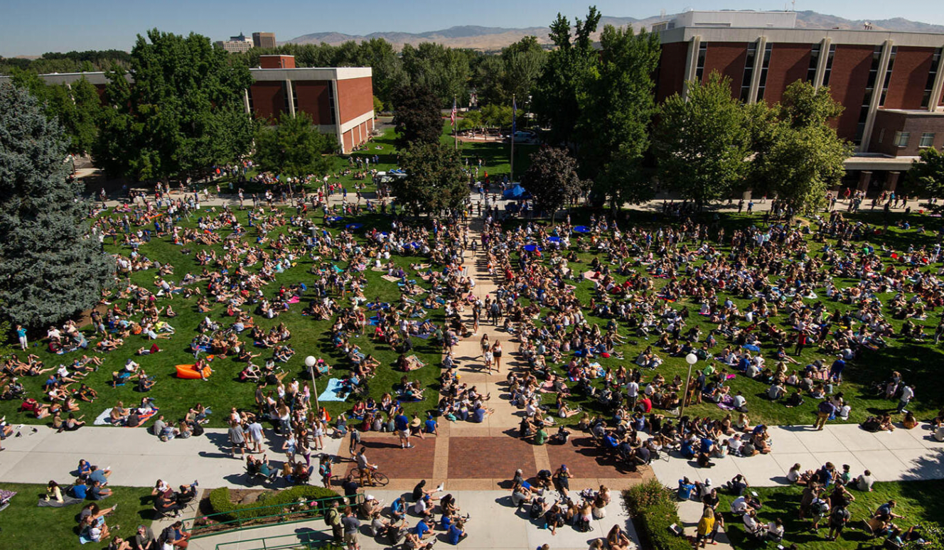 BSU quad full of solar eclipse spectators