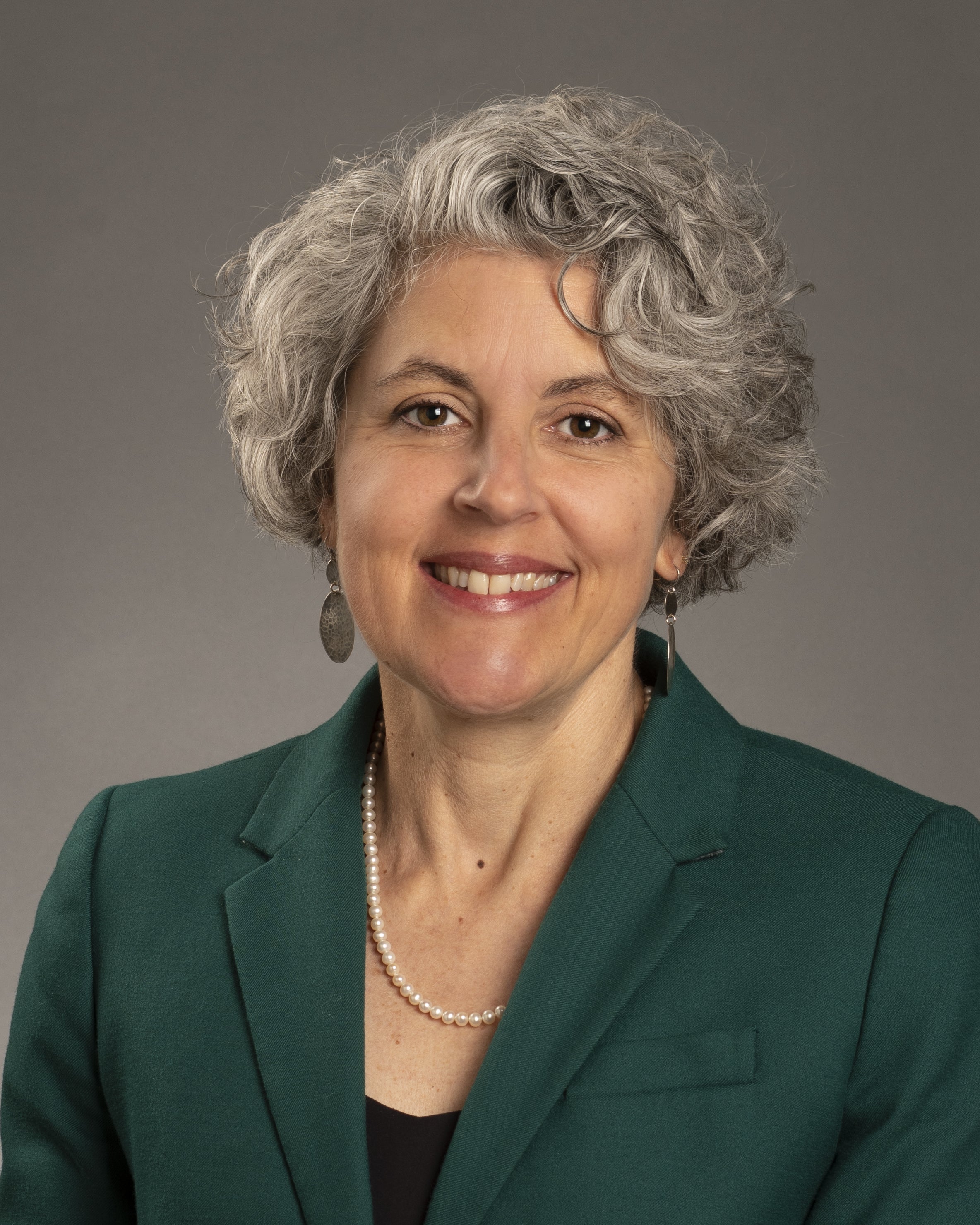Laurie Cavey headshot