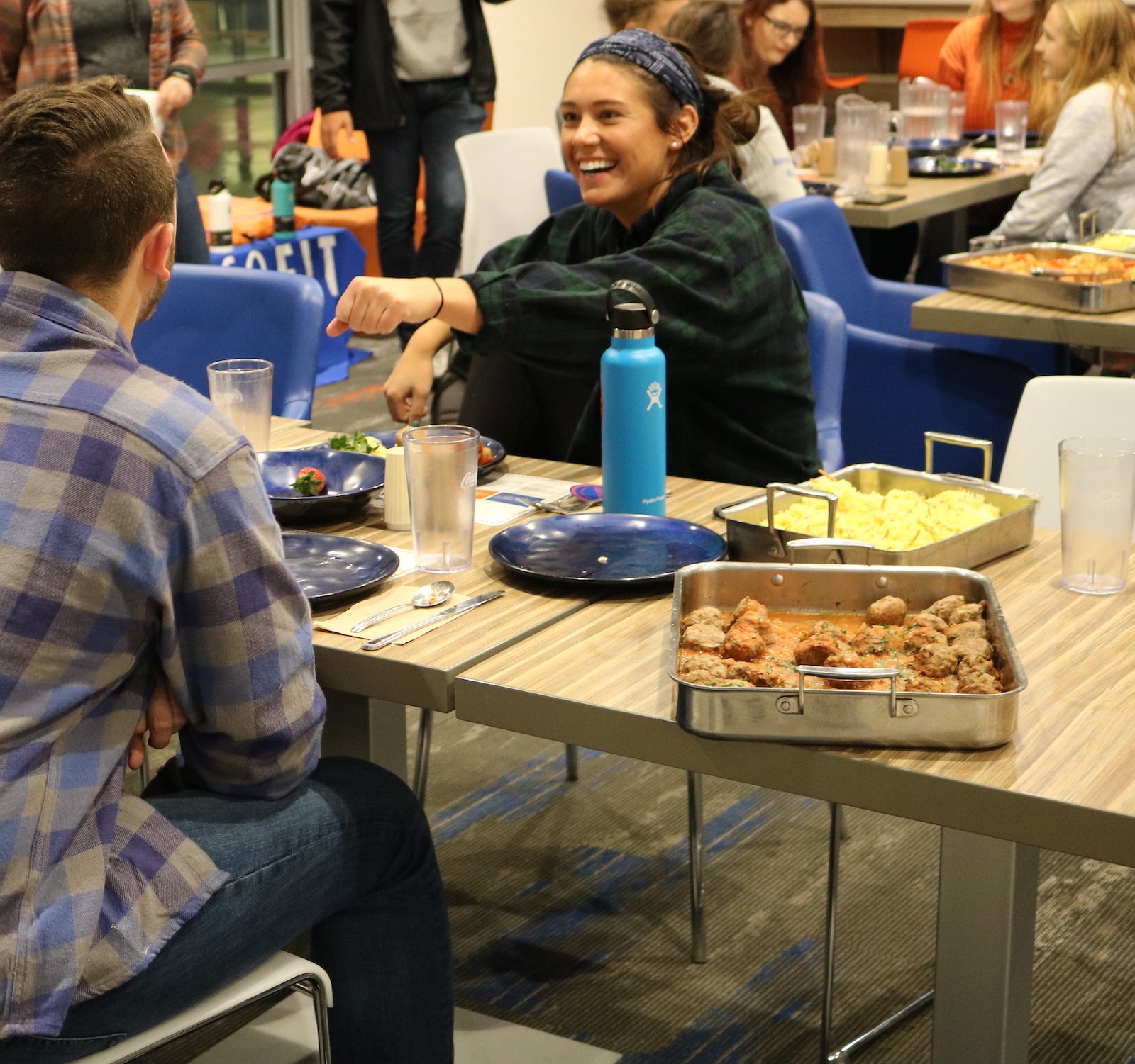 students eating at bronco family table 