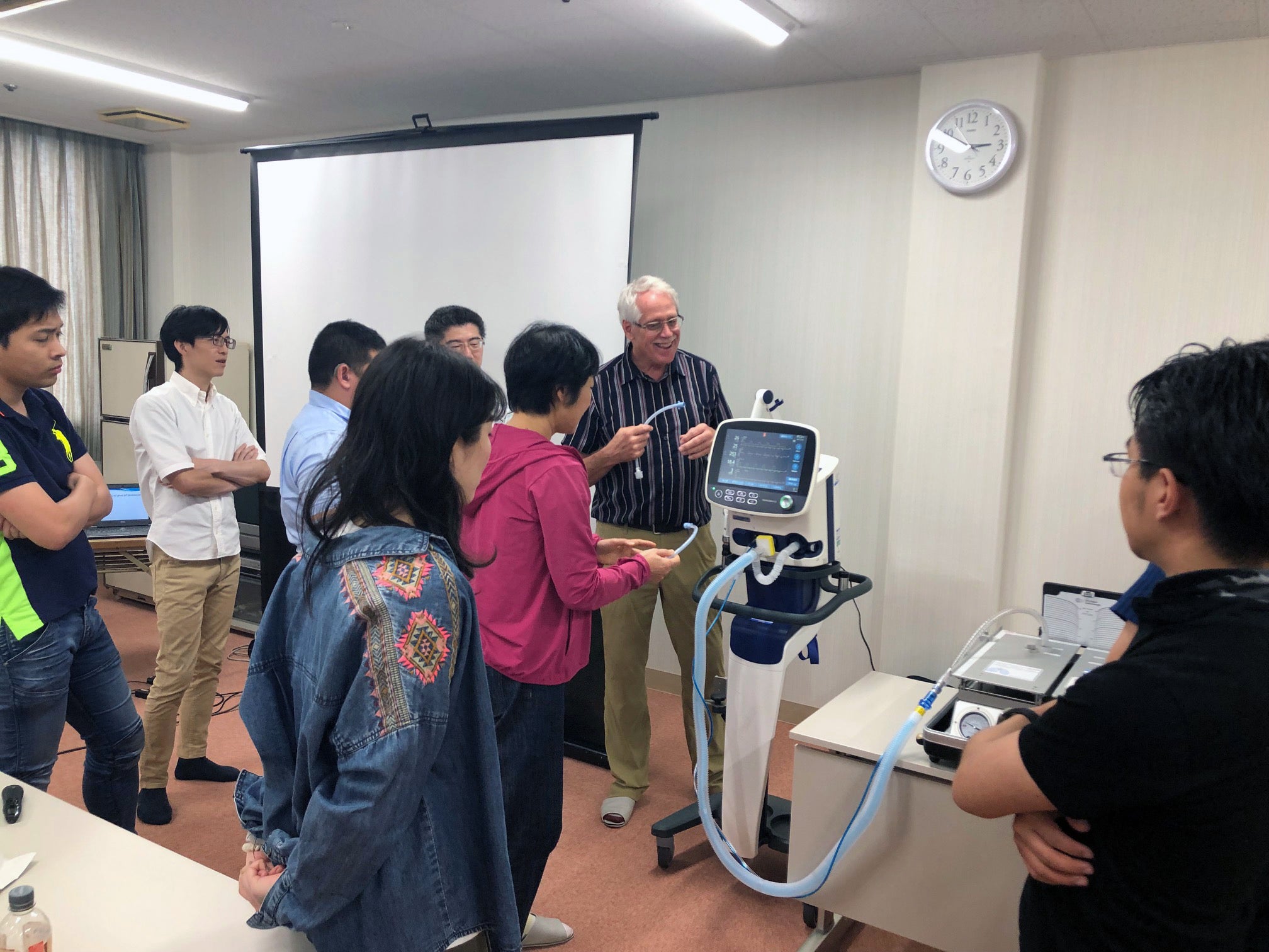 Ashworth teaching students how to use a ventilator 