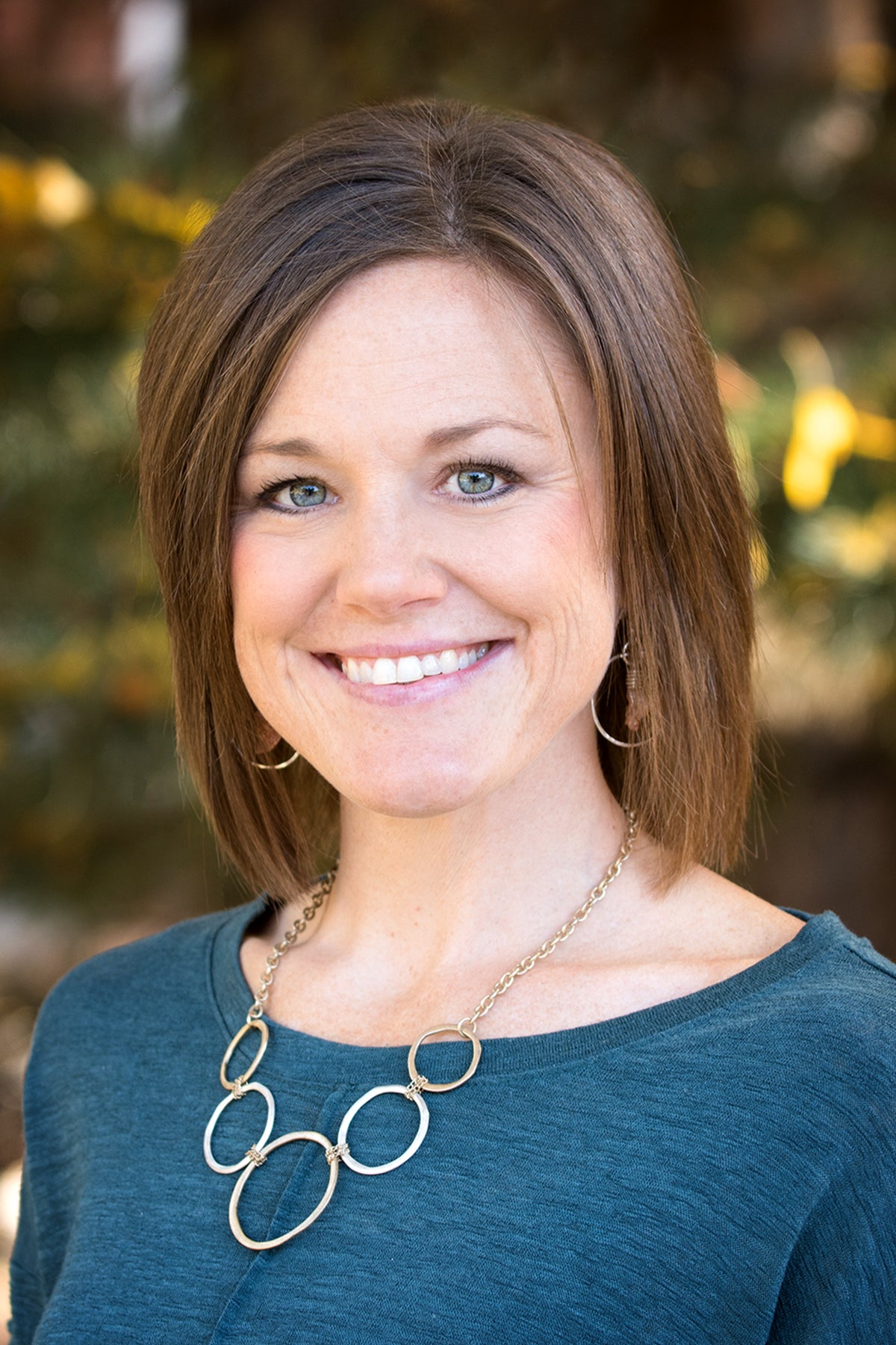 Kelly Rossetto, Communication, faculty/staff, outdoor portrait, photo by Priscilla Grover