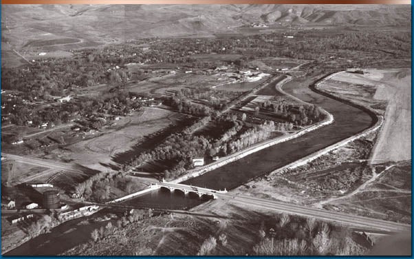 Boise River, leveed and channelized, flowed under Oregon Trail Memorial Bridge through Julia Davis Park, about 1932. Idaho State Historical Society.