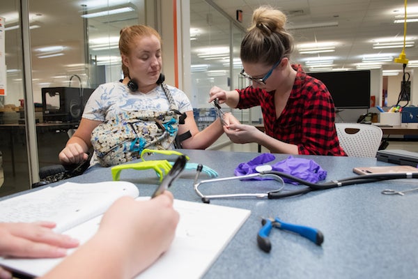 Amanda and Meagan Boll in the MakerLab.