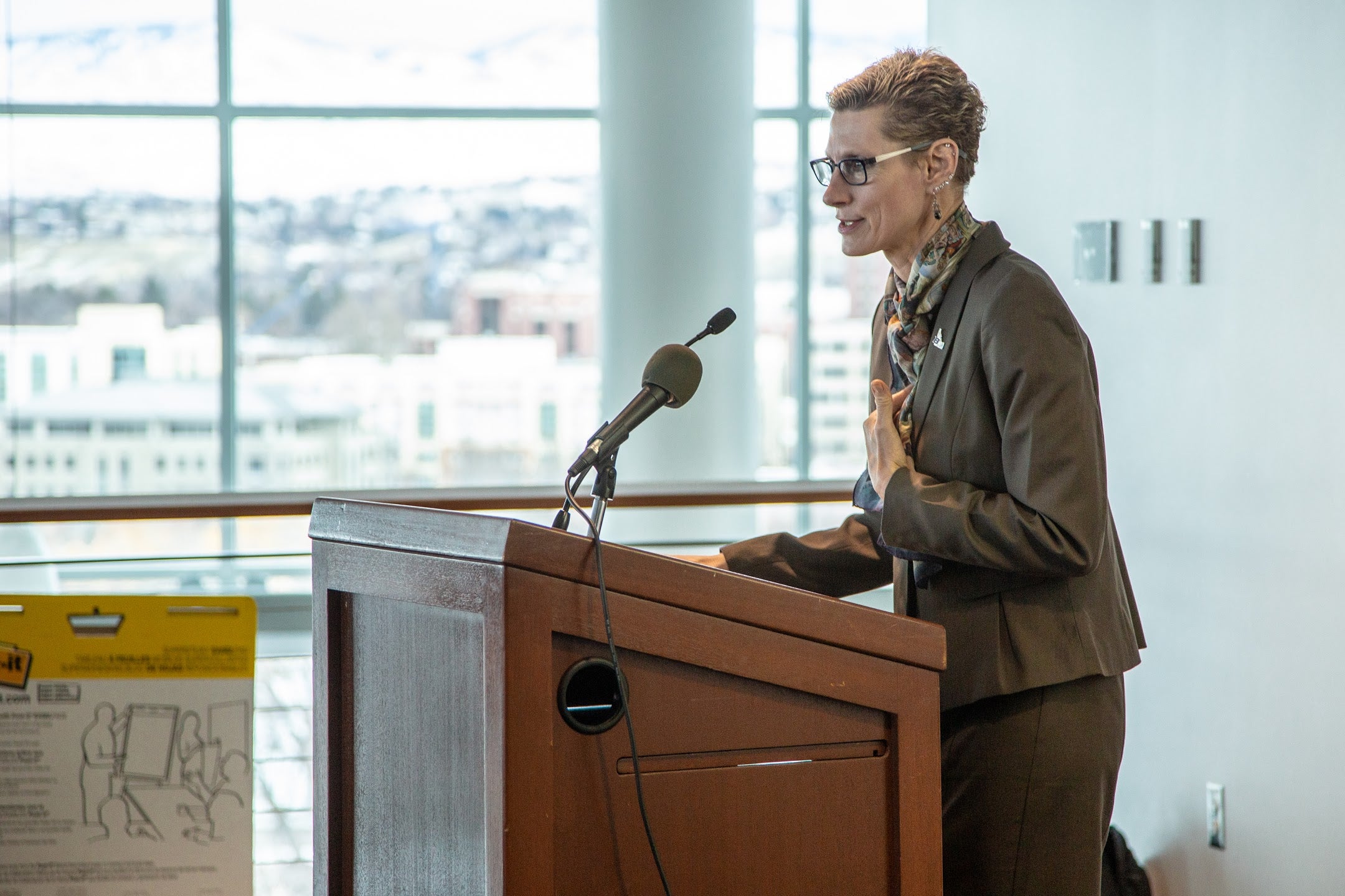 President Marlene Tromp stands at podium and gestures to audience.