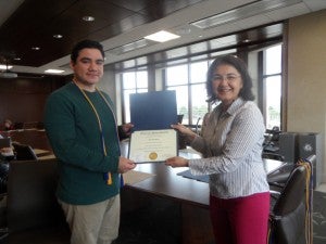student receives omicron delta epsilon award