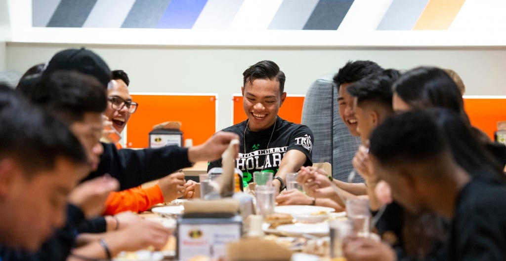 Students from Saipan eat in dining hall together