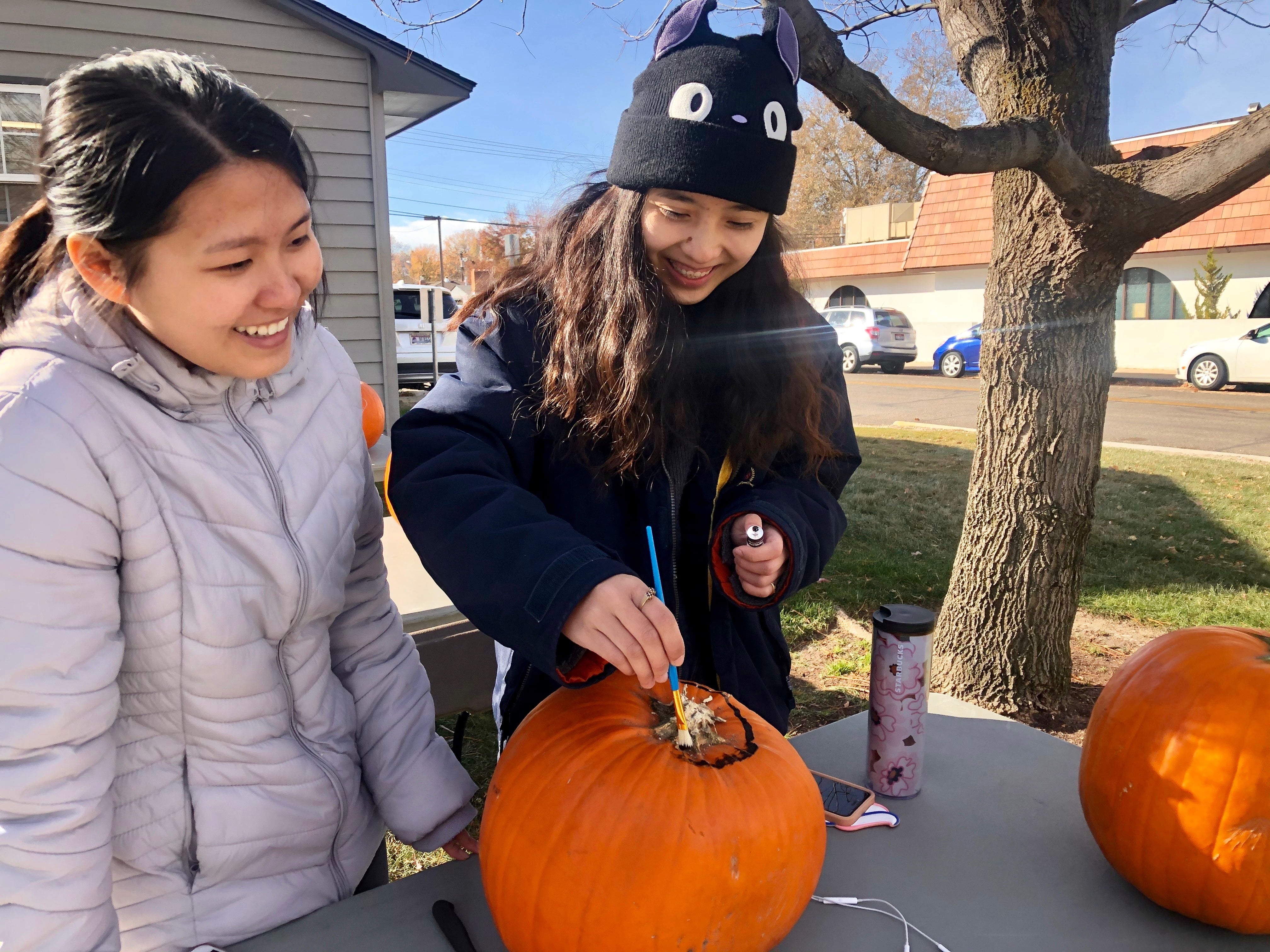 TRS students carve pumpkins 2019