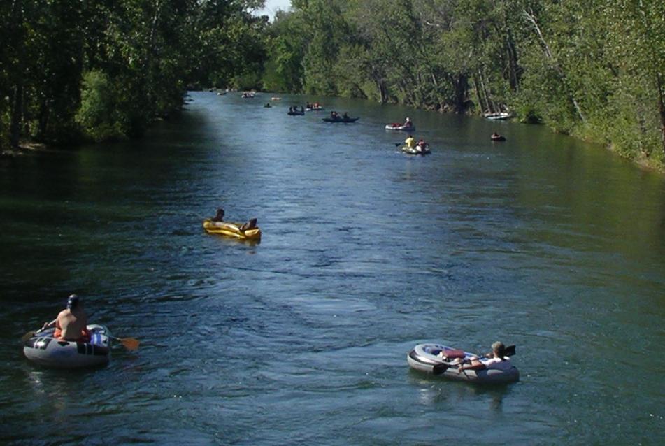 Photo of tubers on Boise River